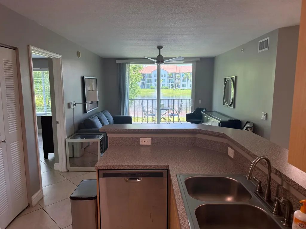 902 Villa Circle Boynton Beach FL 33435