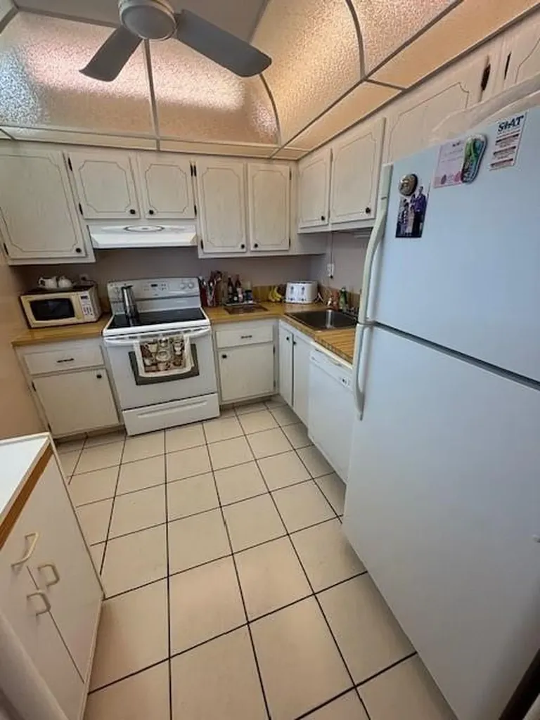 2649 NW 48th Terrace Lauderdale Lakes FL 33313