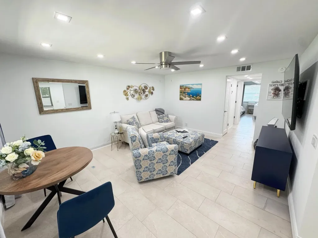 18 Piedmont A Delray Beach FL 33484