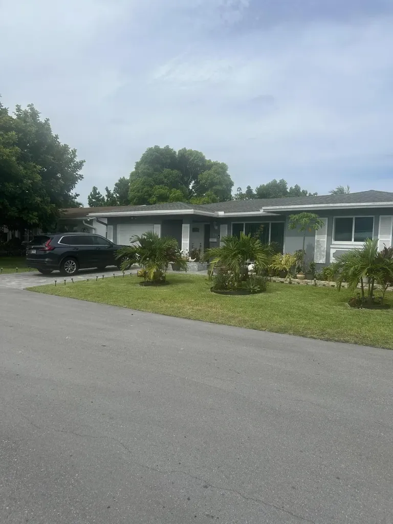 5706 NW 68th Terrace Tamarac FL 33321