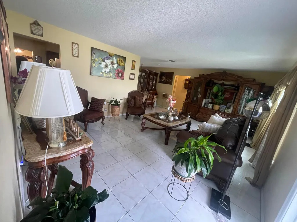 5706 NW 68th Terrace Tamarac FL 33321