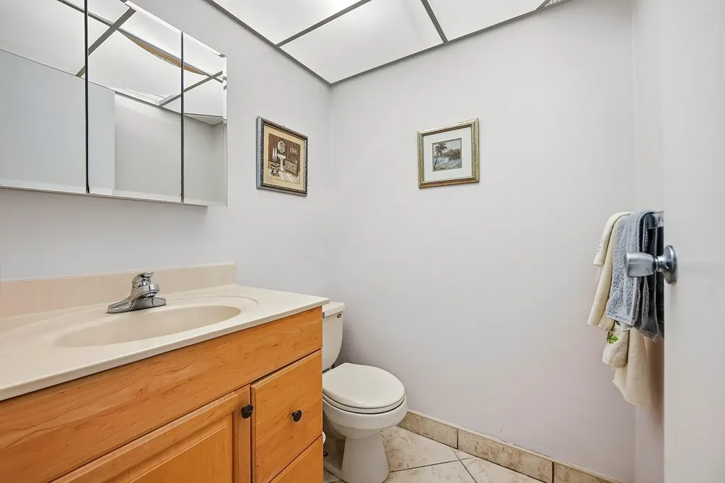 383 Saxony Trail Delray Beach FL 33446