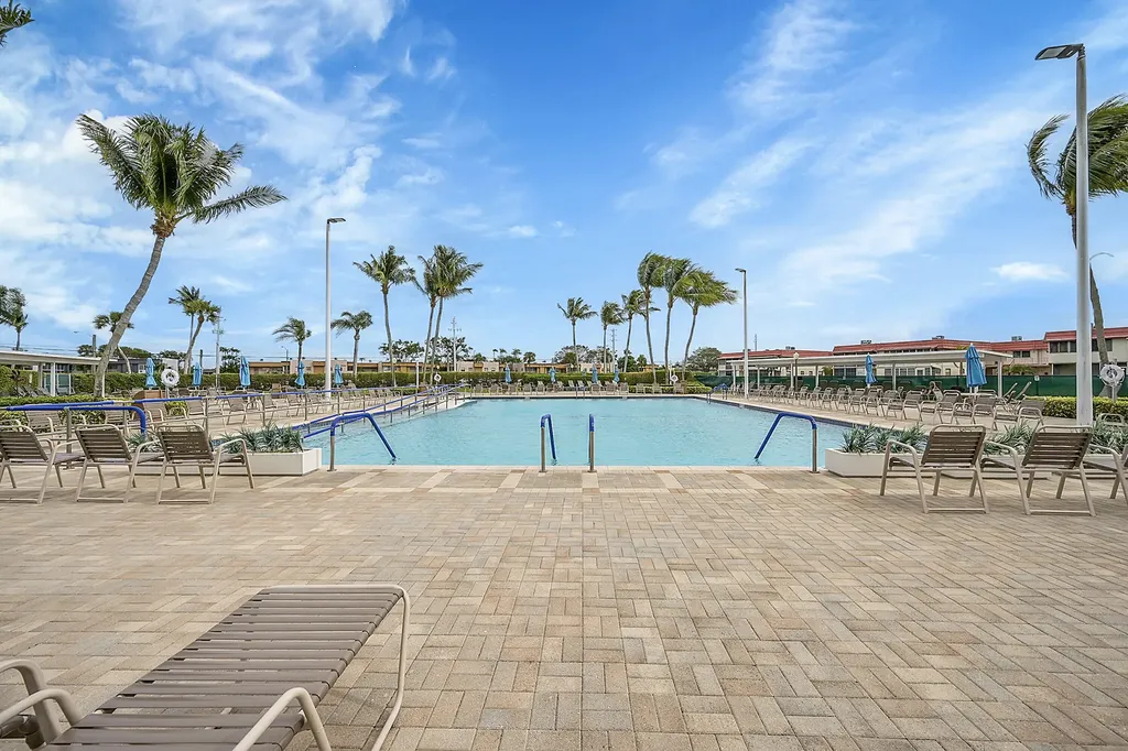 383 Saxony Trail Delray Beach FL 33446