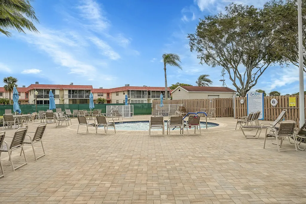 383 Saxony Trail Delray Beach FL 33446