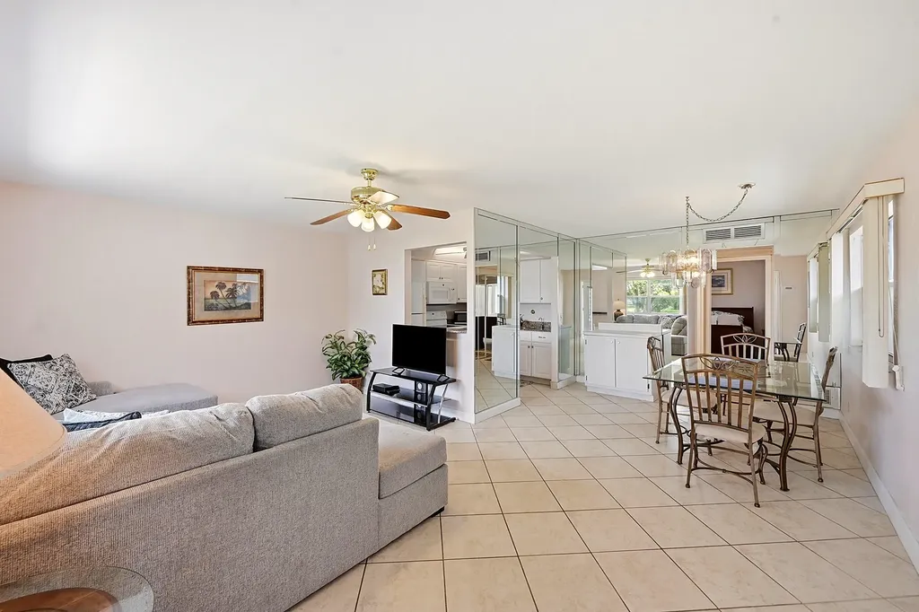 383 Saxony Trail Delray Beach FL 33446