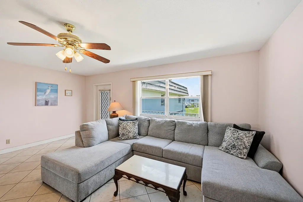 383 Saxony Trail Delray Beach FL 33446