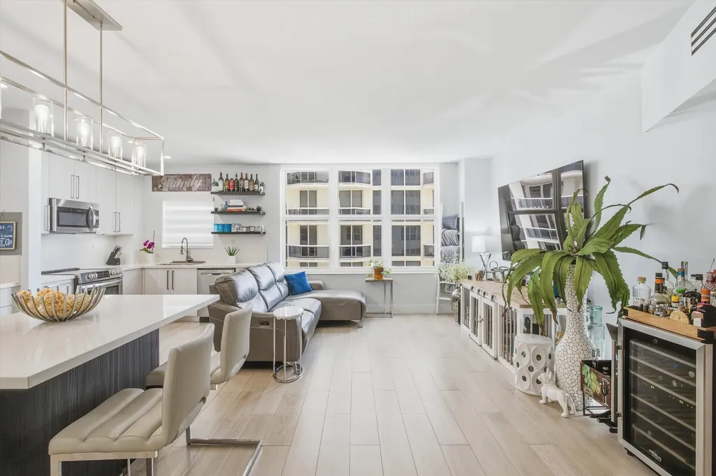 4747 Collins Avenue Miami Beach FL 33140