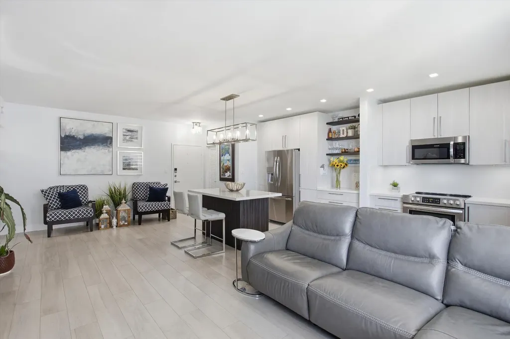 4747 Collins Avenue Miami Beach FL 33140