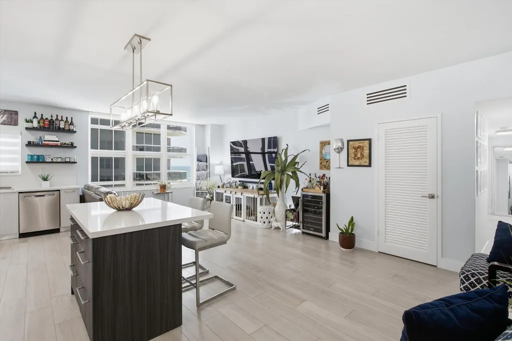 4747 Collins Avenue Miami Beach FL 33140