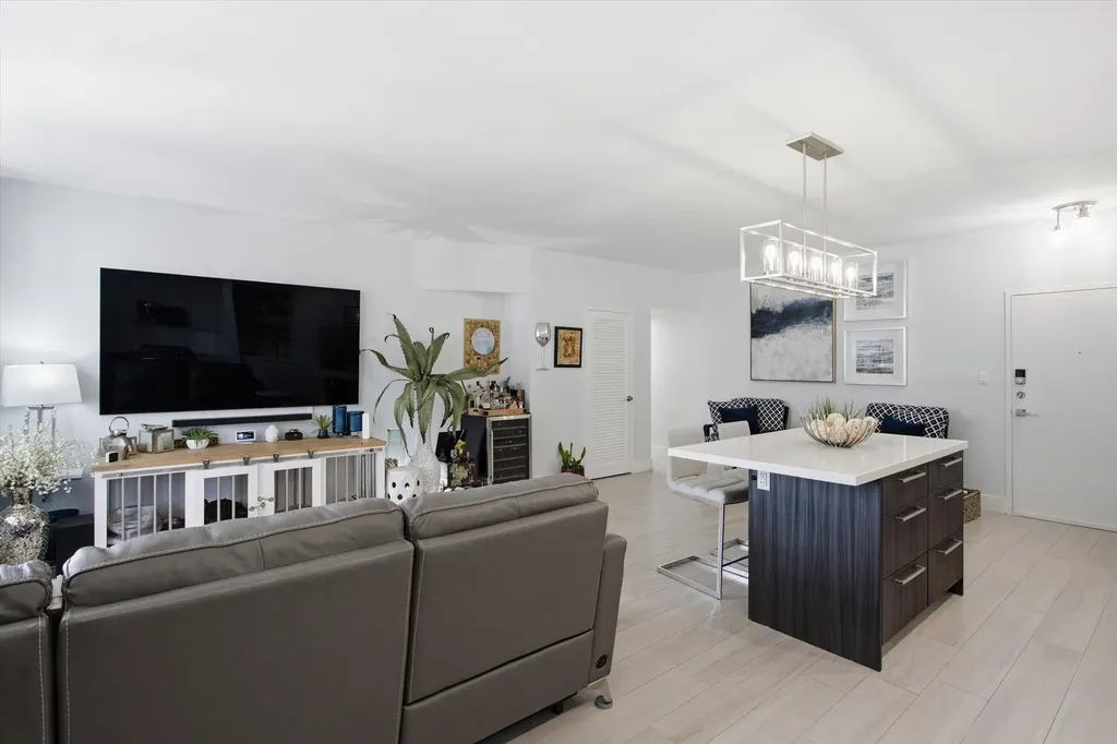 4747 Collins Avenue Miami Beach FL 33140