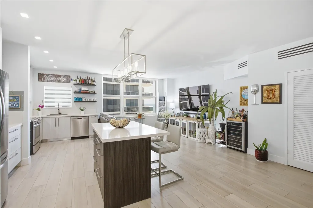 4747 Collins Avenue Miami Beach FL 33140