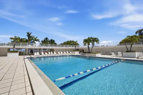 4747 Collins Avenue Miami Beach FL 33140