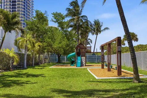 4747 Collins Avenue Miami Beach FL 33140