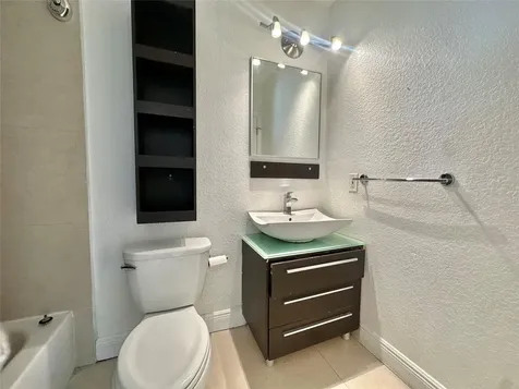 660 NE 11th Avenue Fort Lauderdale FL 33304