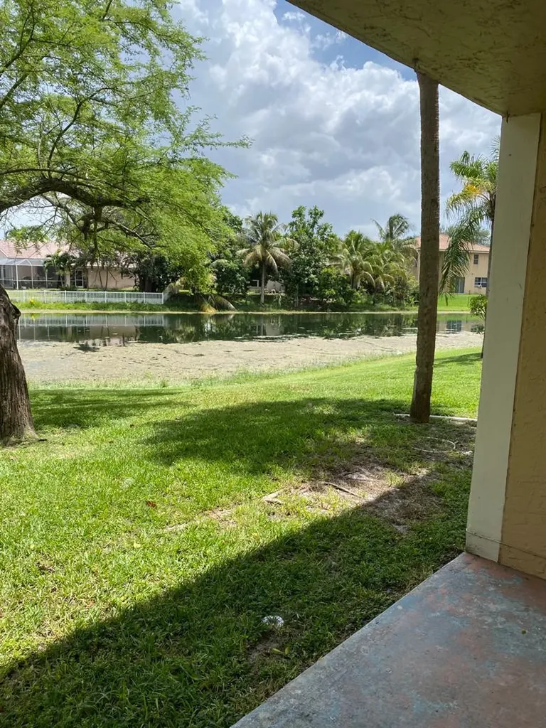 450 W Palm Circle Circle W Pembroke Pines FL 33025