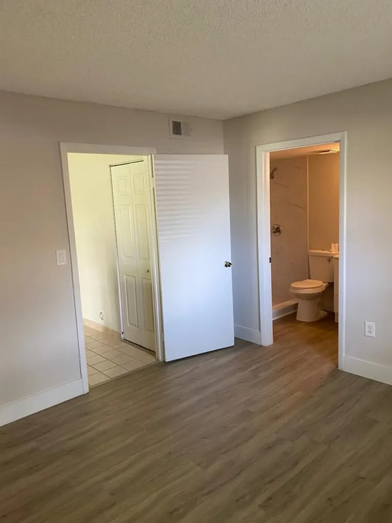 450 W Palm Circle Circle W Pembroke Pines FL 33025