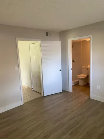 450 W Palm Circle Circle W Pembroke Pines FL 33025