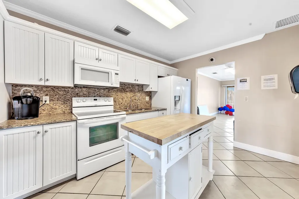 180 Cypress Club Drive Pompano Beach FL 33060