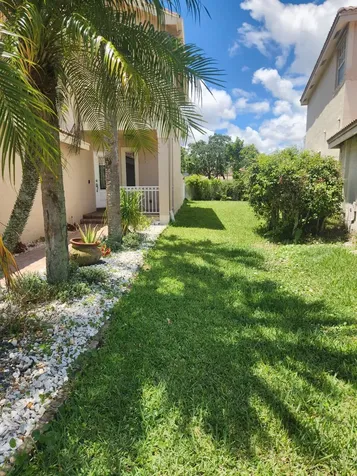5148 S Aurora Lake Circle Greenacres FL 33463