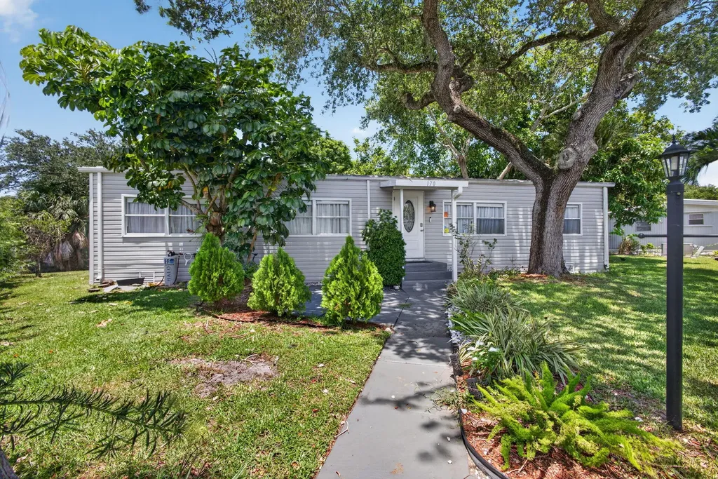 170 Maple Avenue W Palm Beach Gardens FL 33410