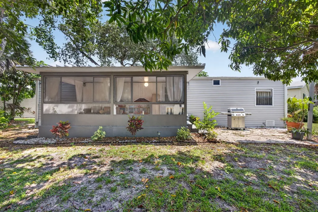 170 Maple Avenue W Palm Beach Gardens FL 33410