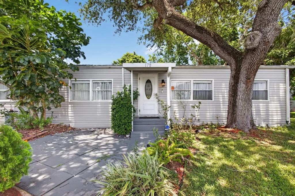 170 Maple Avenue W Palm Beach Gardens FL 33410