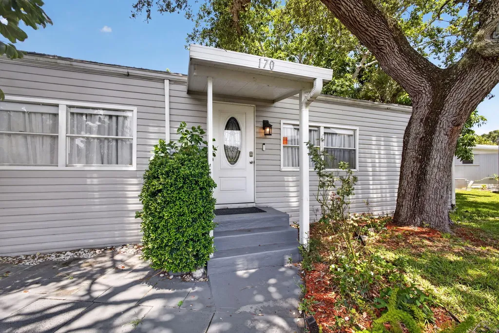 170 Maple Avenue W Palm Beach Gardens FL 33410