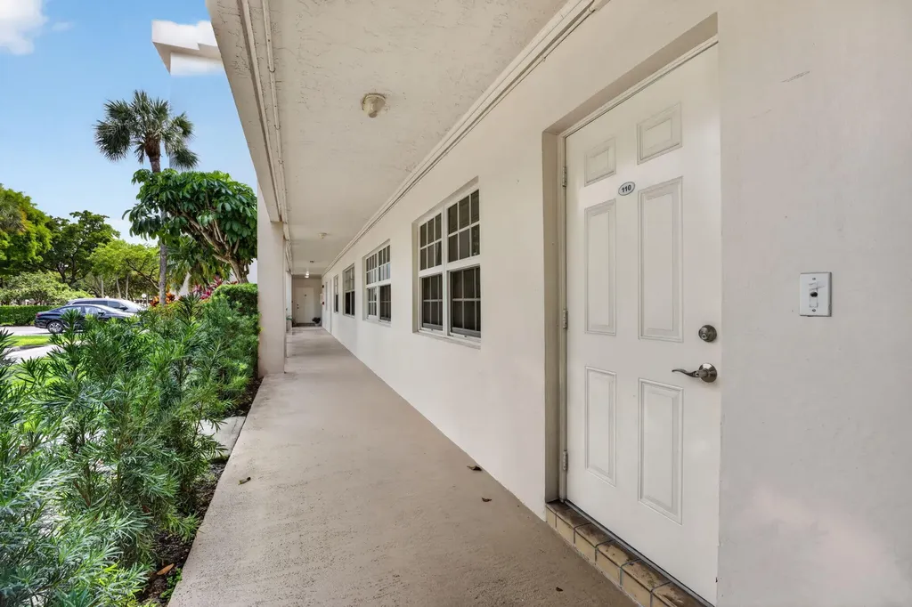 3960 Oaks Clubhouse Pompano Beach FL 33069