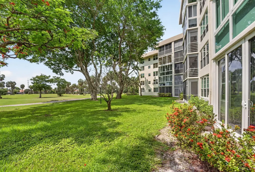 3960 Oaks Clubhouse Pompano Beach FL 33069