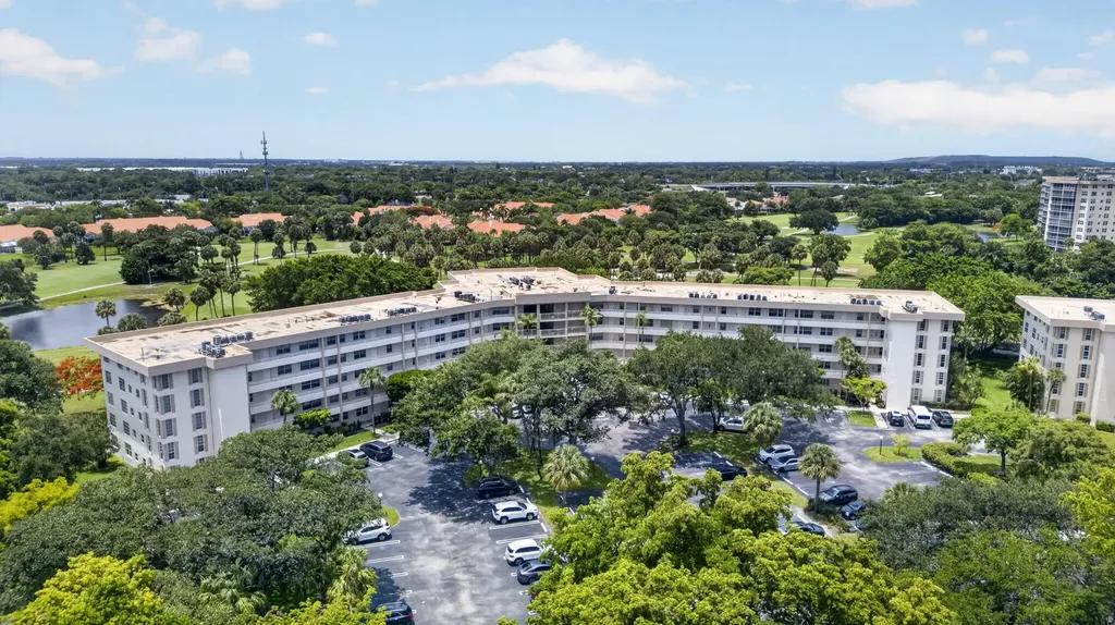 3960 Oaks Clubhouse Pompano Beach FL 33069