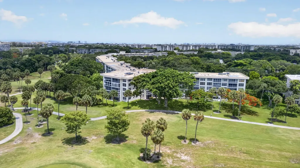 3960 Oaks Clubhouse Pompano Beach FL 33069
