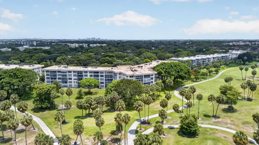 3960 Oaks Clubhouse Pompano Beach FL 33069