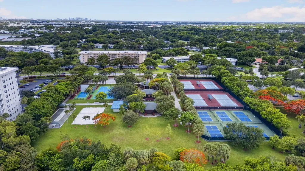 3960 Oaks Clubhouse Pompano Beach FL 33069