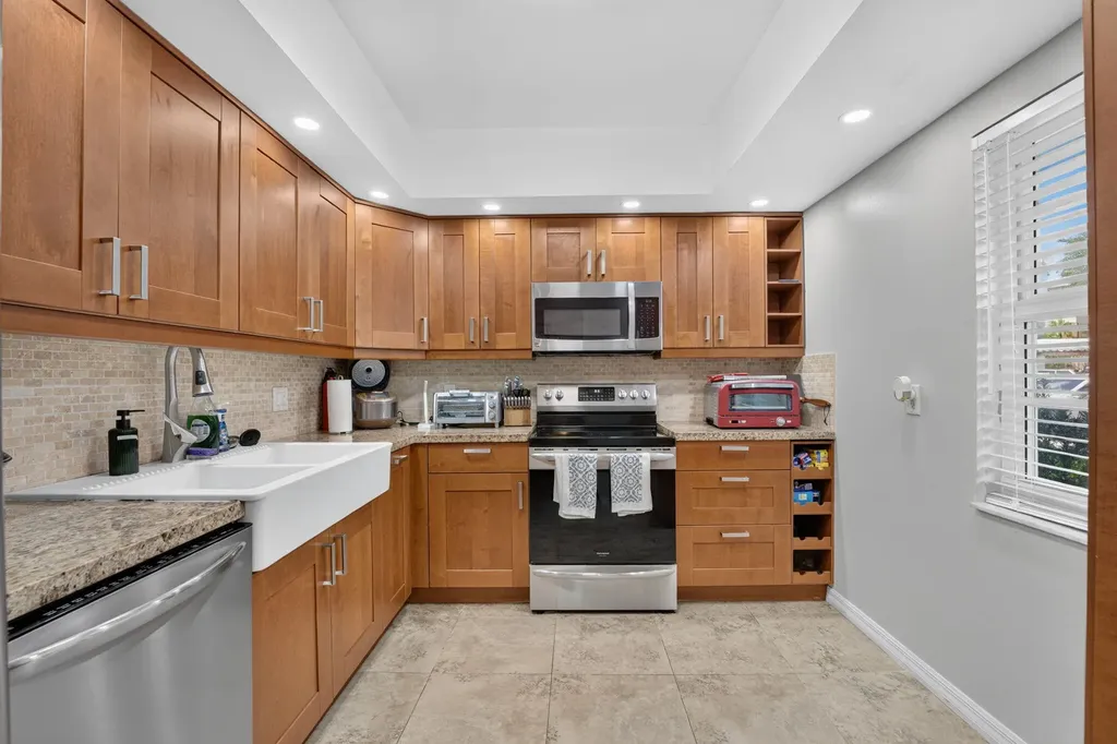 3960 Oaks Clubhouse Pompano Beach FL 33069