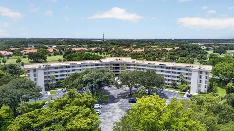 3960 Oaks Clubhouse Pompano Beach FL 33069