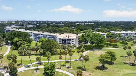 3960 Oaks Clubhouse Pompano Beach FL 33069