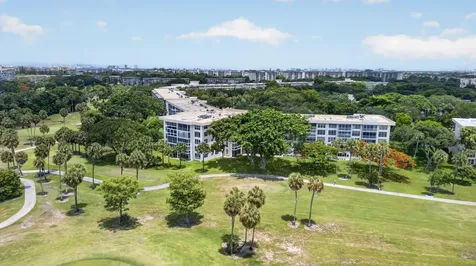 3960 Oaks Clubhouse Pompano Beach FL 33069