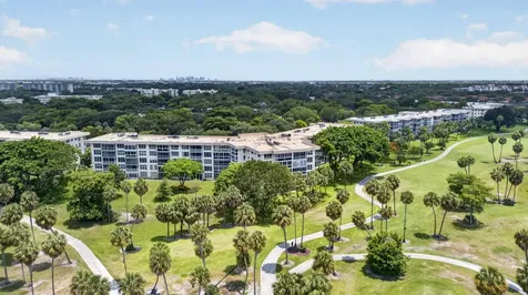 3960 Oaks Clubhouse Pompano Beach FL 33069