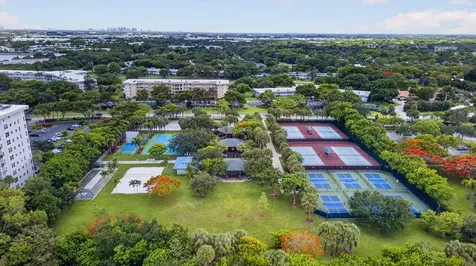 3960 Oaks Clubhouse Pompano Beach FL 33069