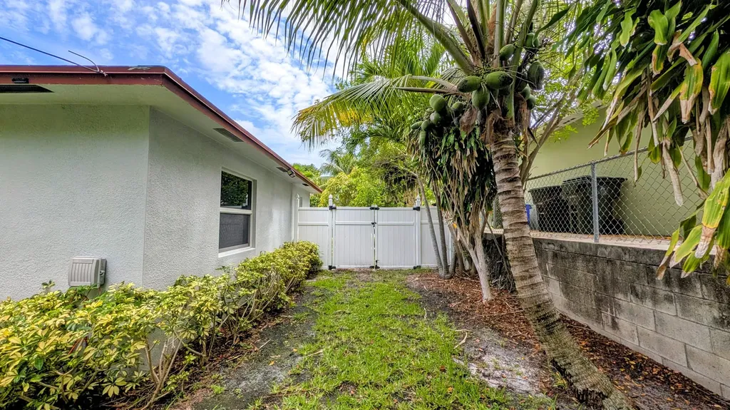 1719 15th Avenue N Lake Worth Beach FL 33460