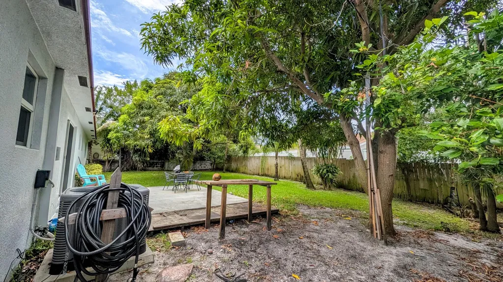 1719 15th Avenue N Lake Worth Beach FL 33460