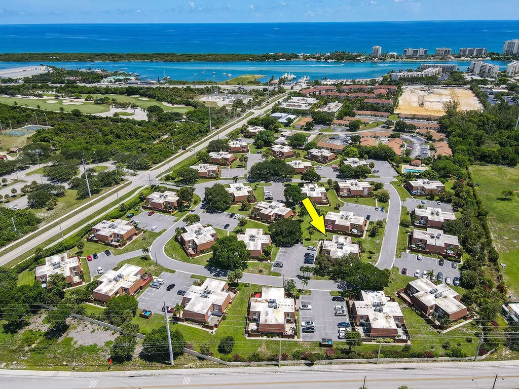 3900 SE County Line Road Jupiter FL 33469