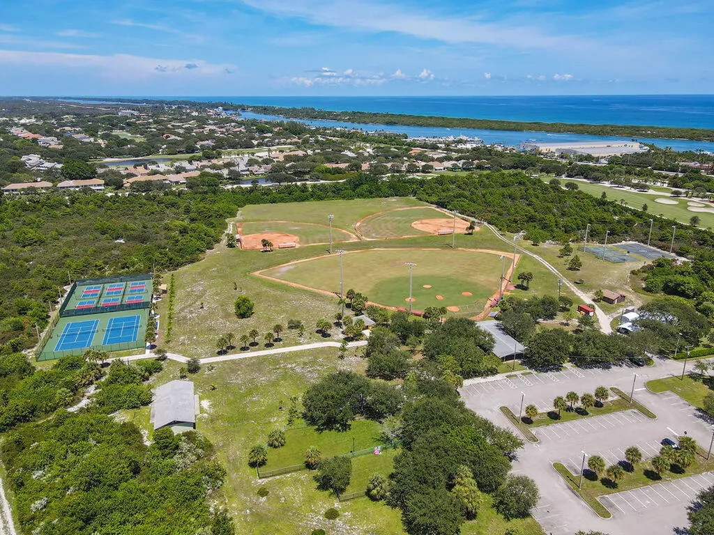 3900 SE County Line Road Jupiter FL 33469