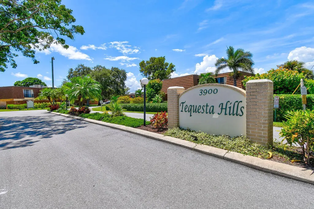 3900 SE County Line Road Jupiter FL 33469