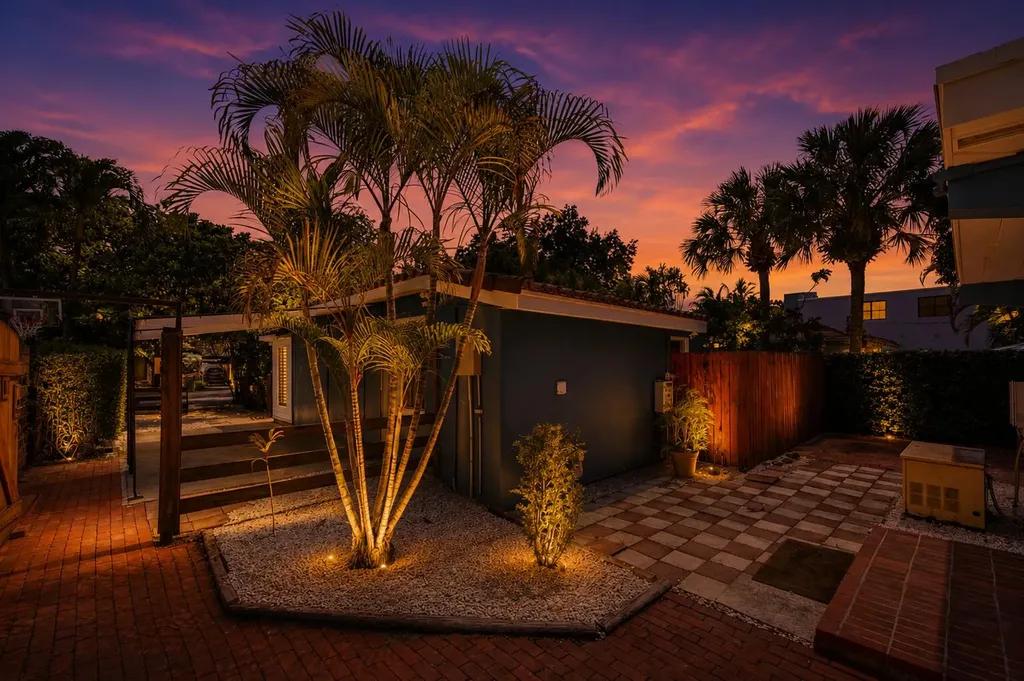 854 SW 11th Street Fort Lauderdale FL 33315