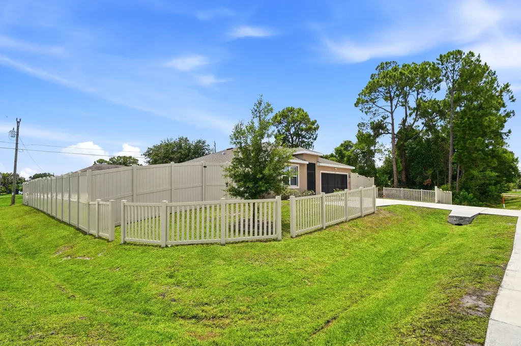 1572 SW Paar Drive Port St Lucie FL 34953