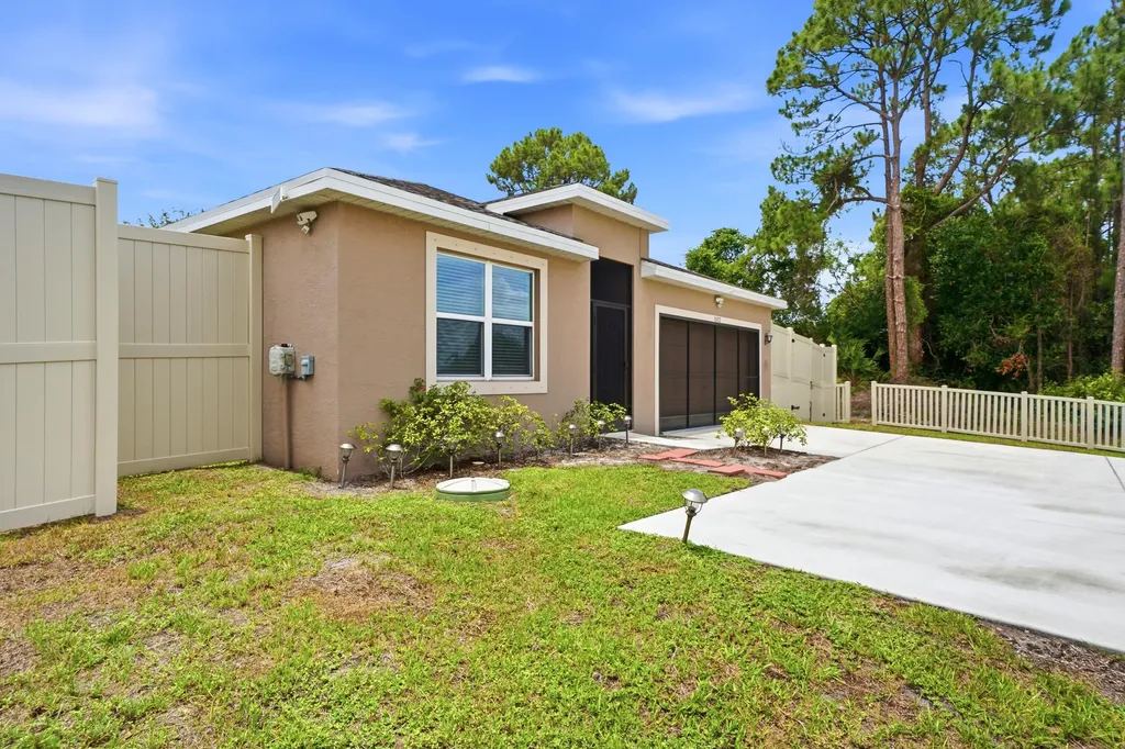1572 SW Paar Drive Port St Lucie FL 34953