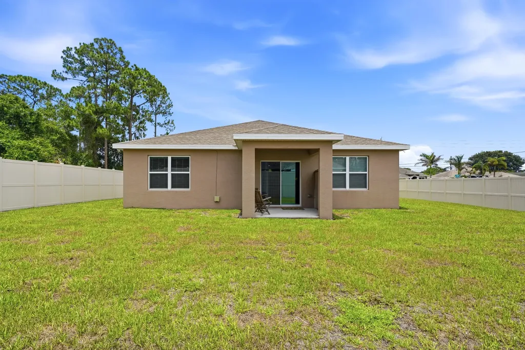 1572 SW Paar Drive Port St Lucie FL 34953