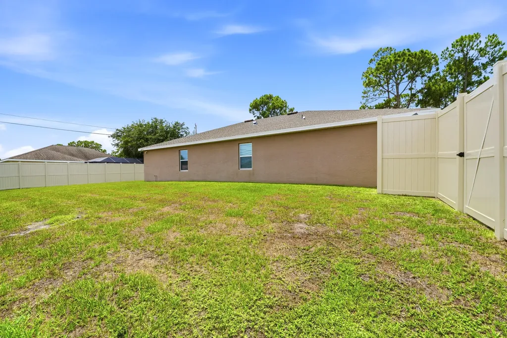 1572 SW Paar Drive Port St Lucie FL 34953