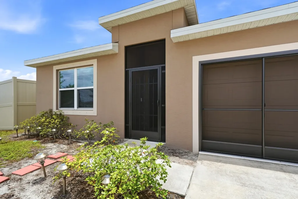 1572 SW Paar Drive Port St Lucie FL 34953